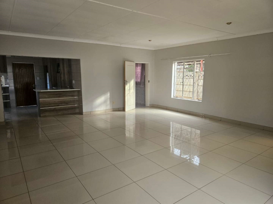 To Let 4 Bedroom Property for Rent in Verwoerdpark Northern Cape